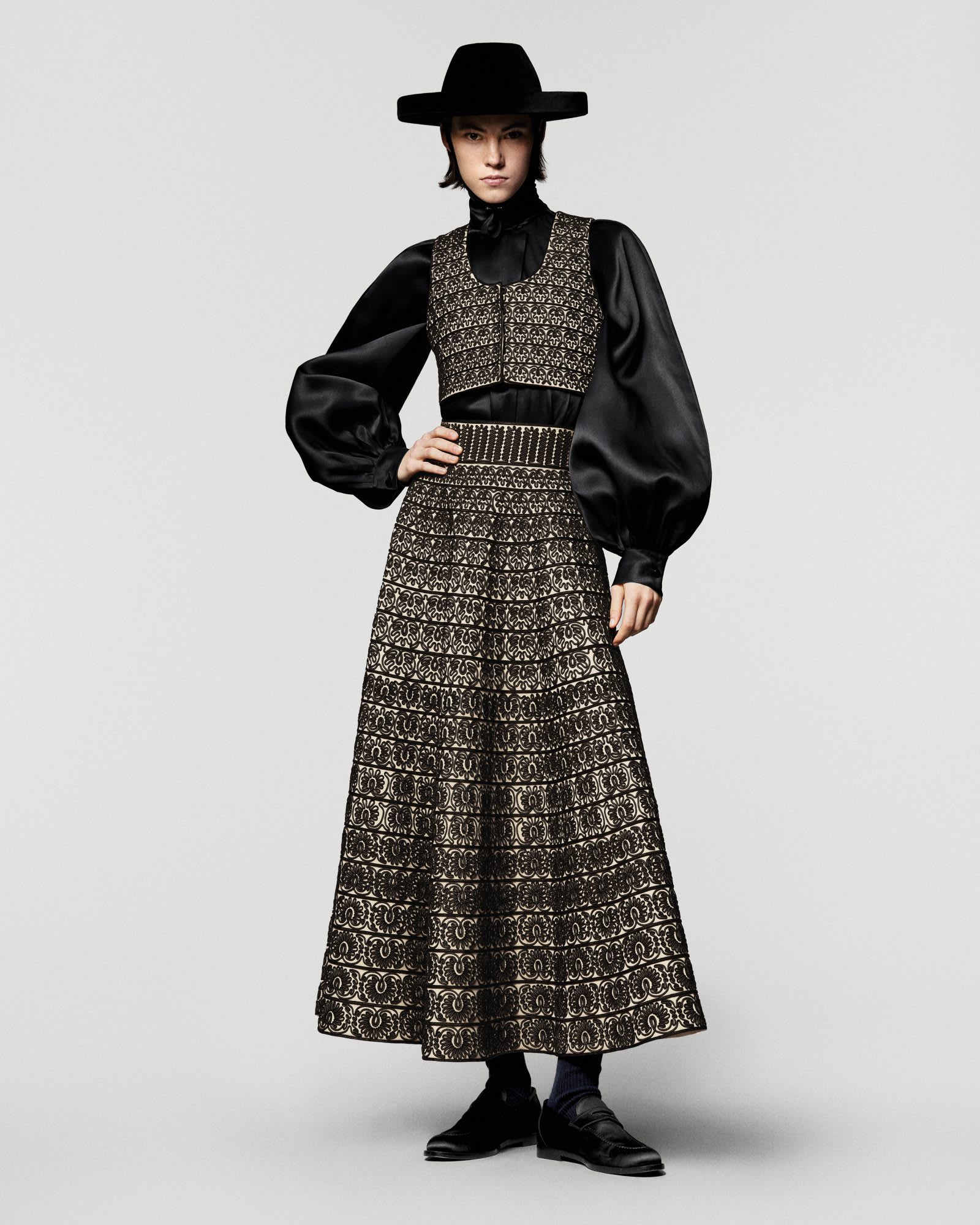 loro-piana-fall-winter-2025-2026-women-s-collection-look-65-1600x2000-1742416822975-o4gnthonunj
