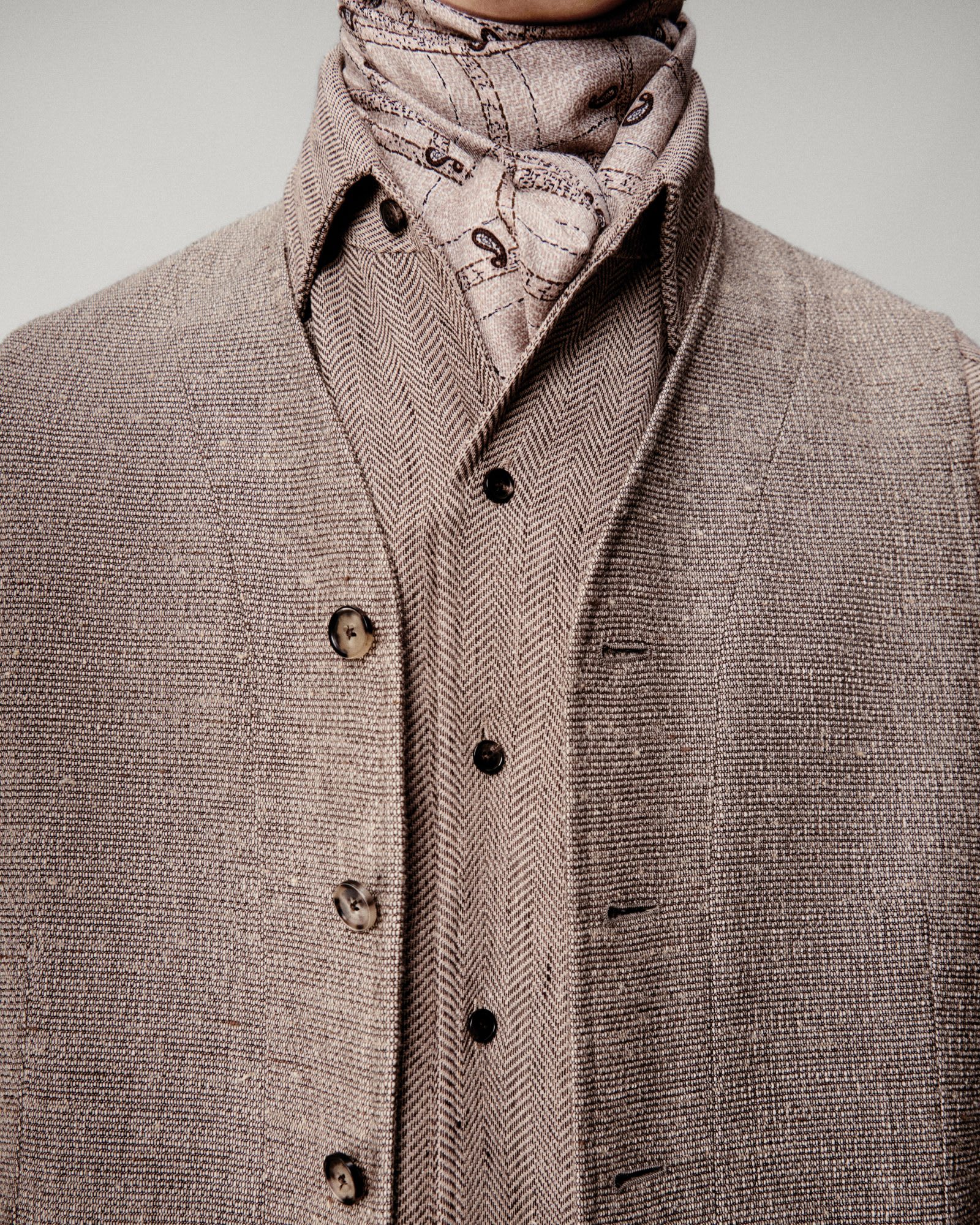 loro-piana-spring-summer-2025-mens-collection-look-02-detail-1600x2000-1742418695093-4t494mo95zt