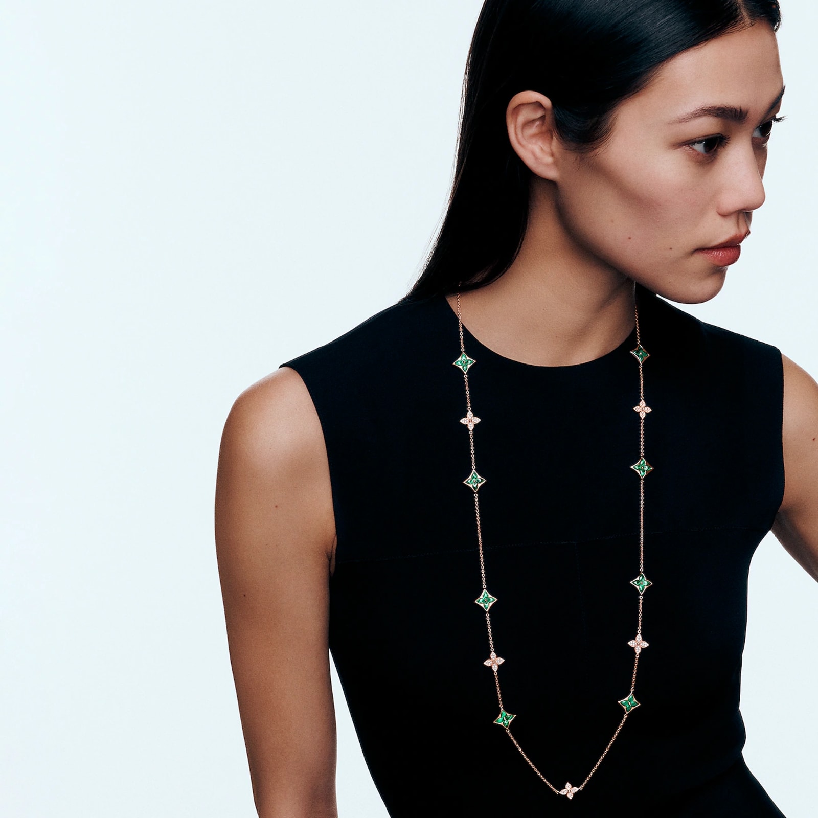 louis-vuitton-color-blossom-multi-star-sautoir-pink-gold-malachite-and-diamonds-q94671-pm1-worn-view.png-1742417118349-gjx6f8xbbta