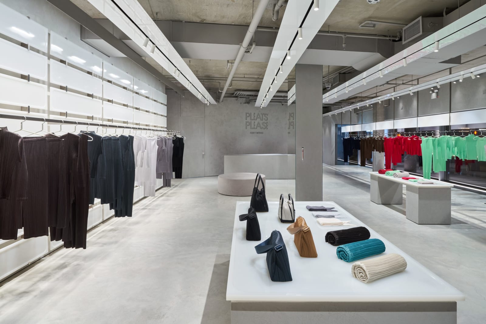 pleats-please-issey-miyake-new-york-05-scaled-1742417976449-04h8npwo258n