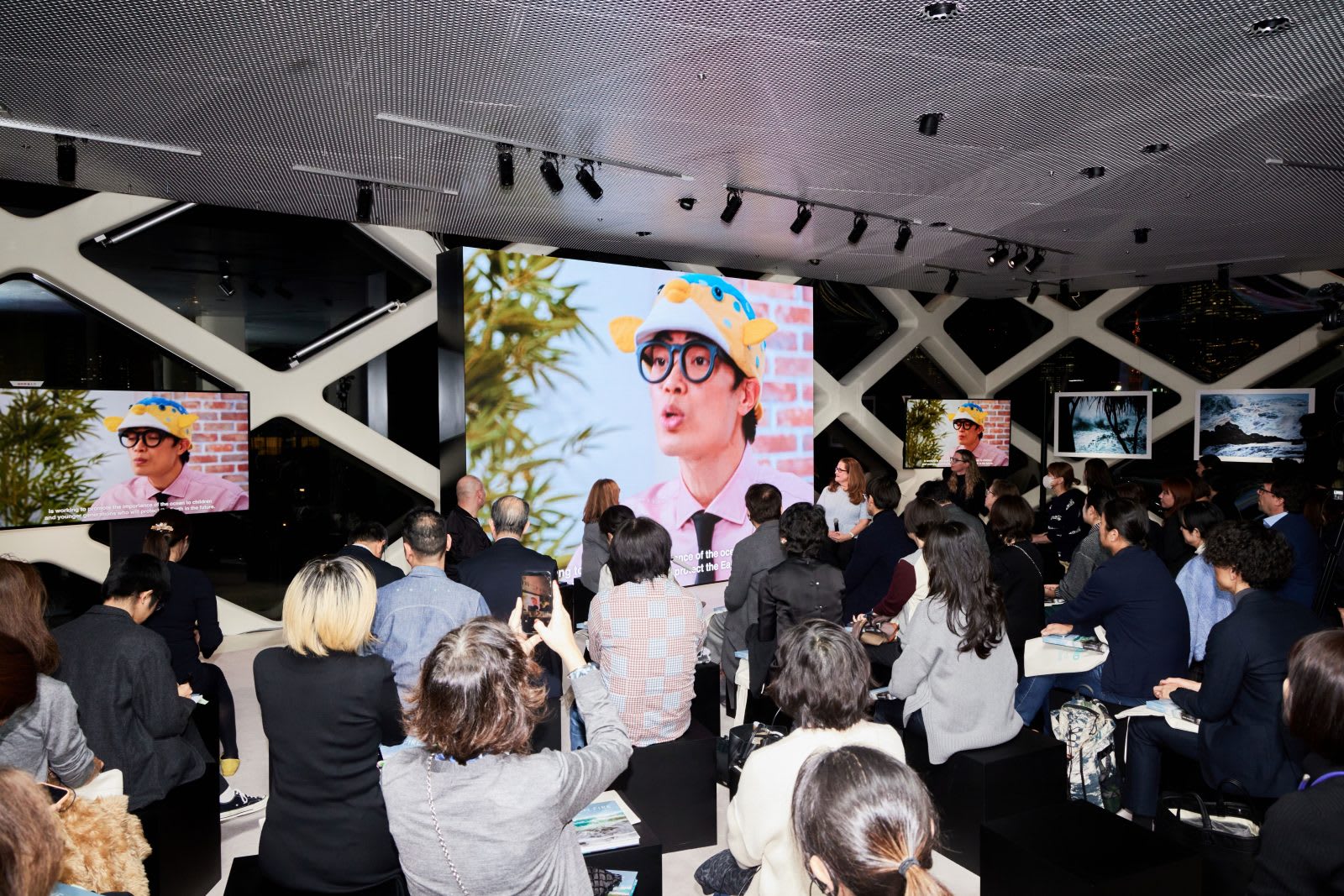 prada-possible-conversation-tokyo-sea-beyond-5-1600x1067-1742417774145-3rfvxseibdv