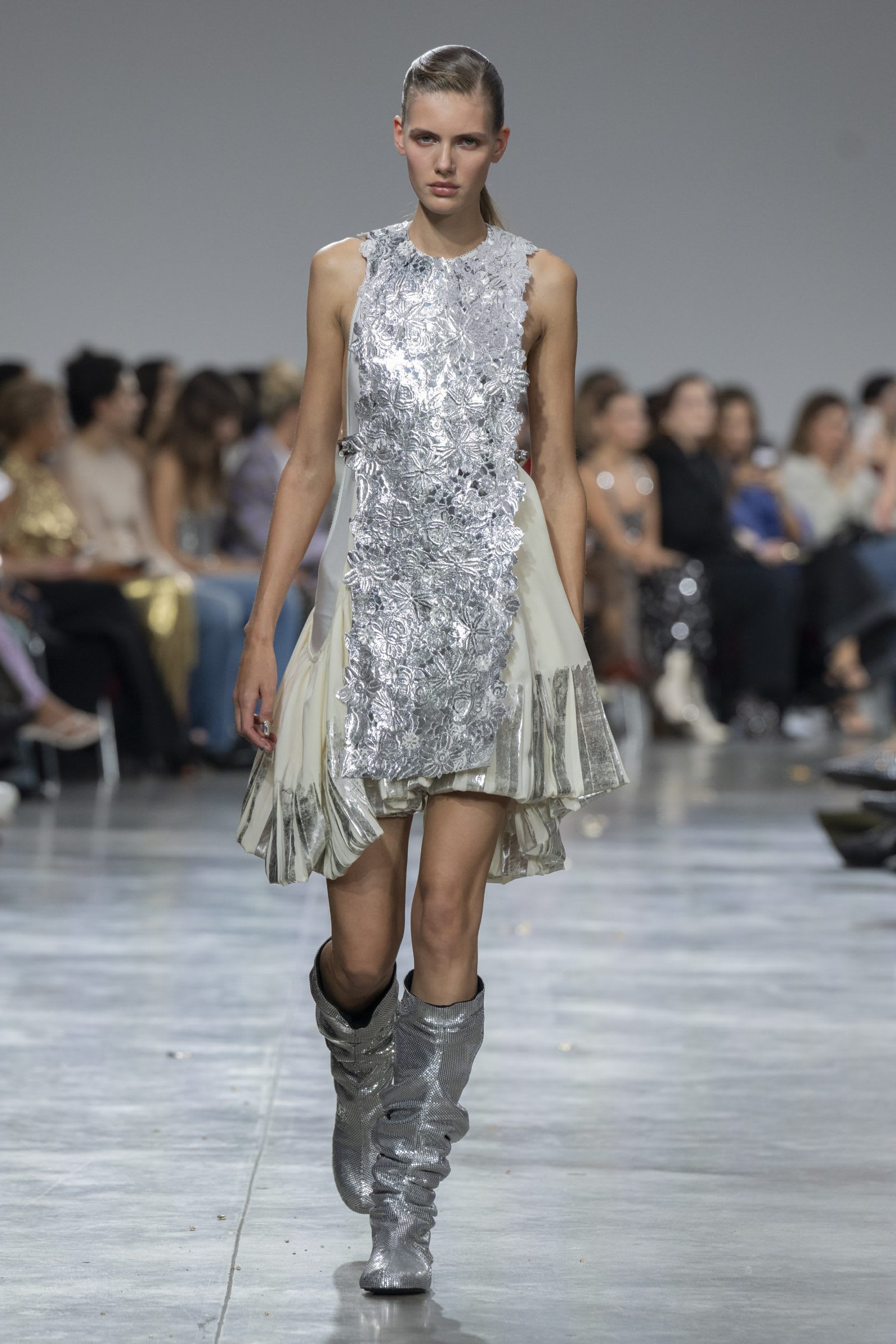 rabanne-ss25-yannisvlamos-look24-1600x2400-1742418620141-e4d80egxwsr