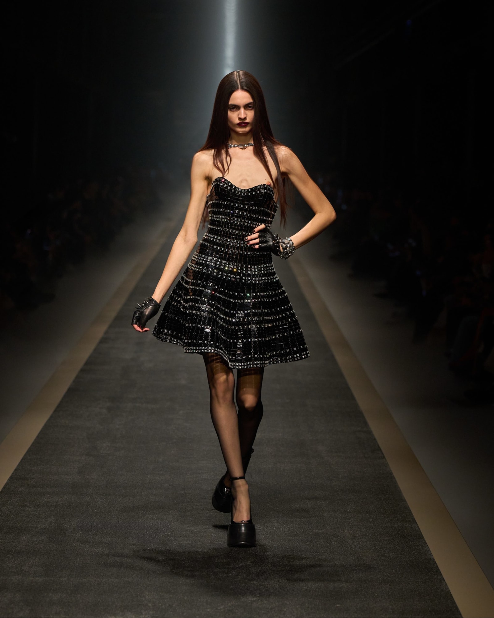 versace-fall-winter-2025-look-55-scaled-1742416861326-or06284i809