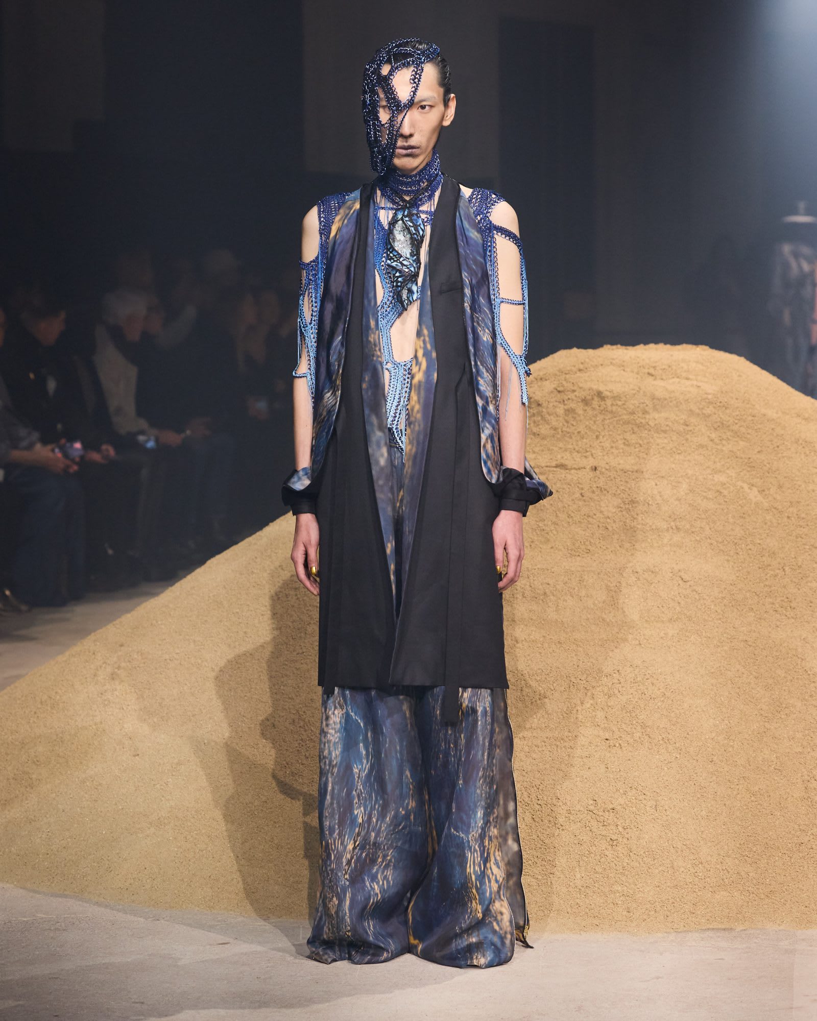 yuima-nakazato-fw25-26-paris-4-5-05-1600x2000-1742417254474-8sp0dflwltp