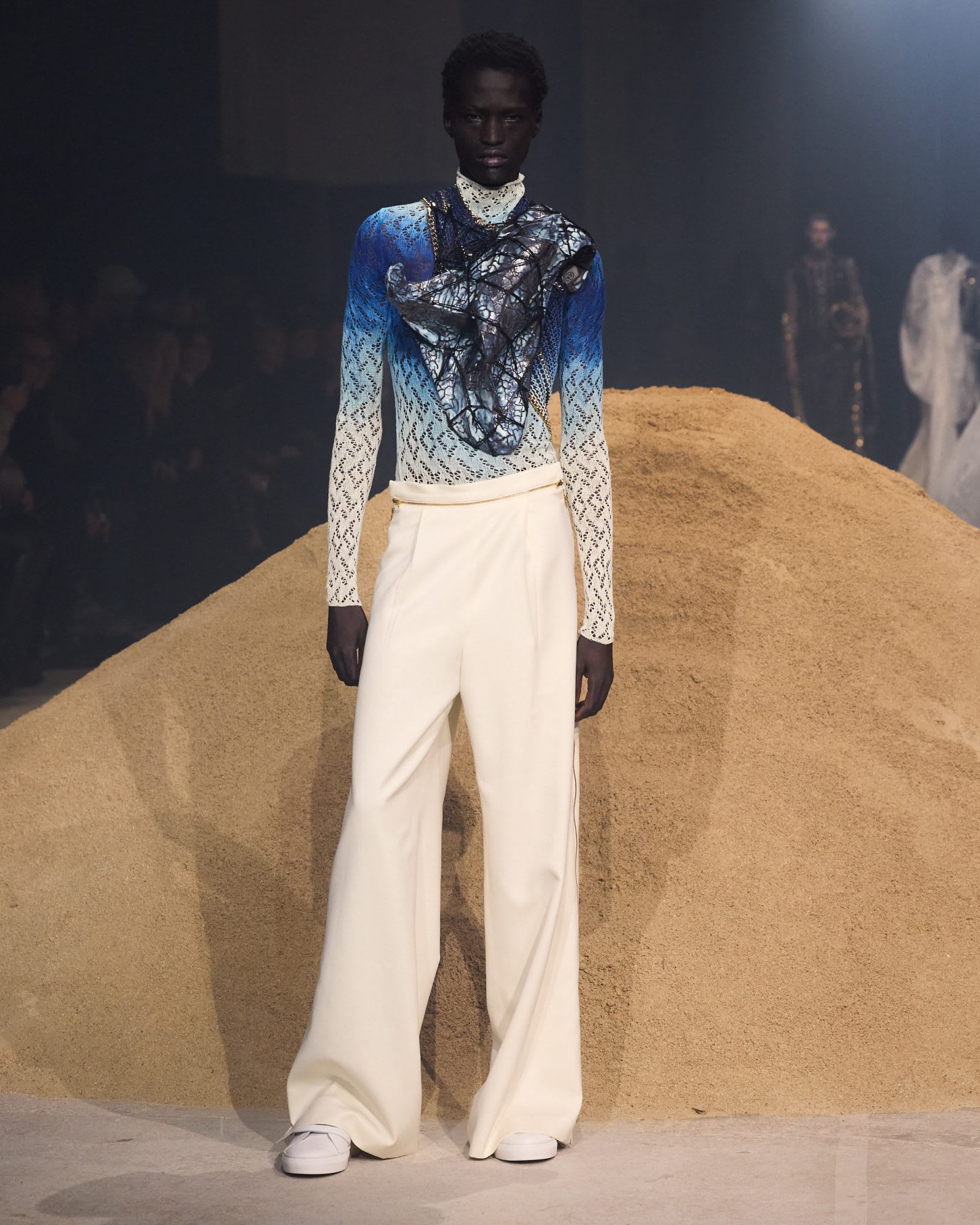 yuima-nakazato-fw25-26-paris-4-5-23-1600x2000-1742417255563-d6yw732n0p