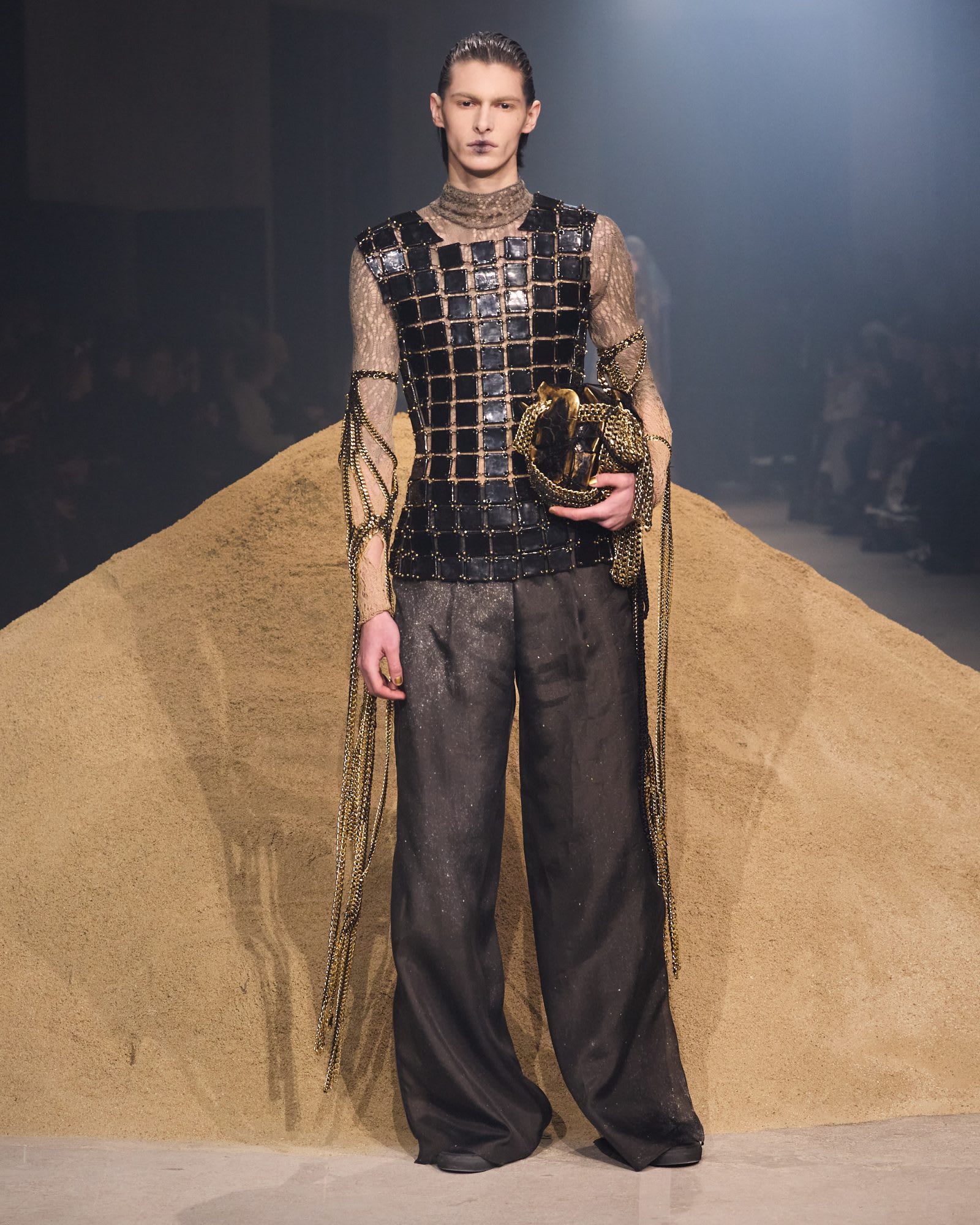 yuima-nakazato-fw25-26-paris-4-5-24-1600x2000-1742417255918-9257jztz7ou