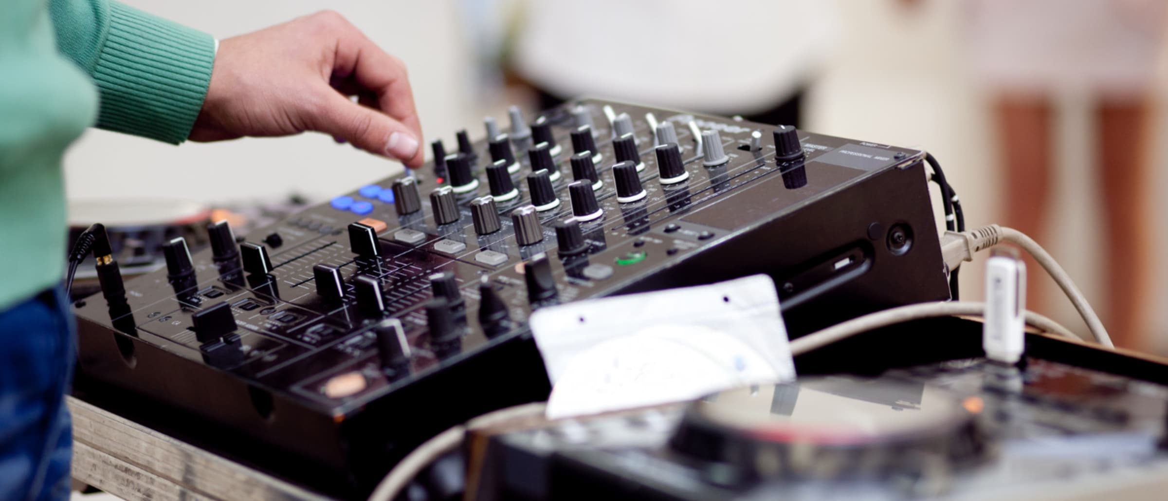 Diverse Income Streams: How Independent Artists Profit in 2025