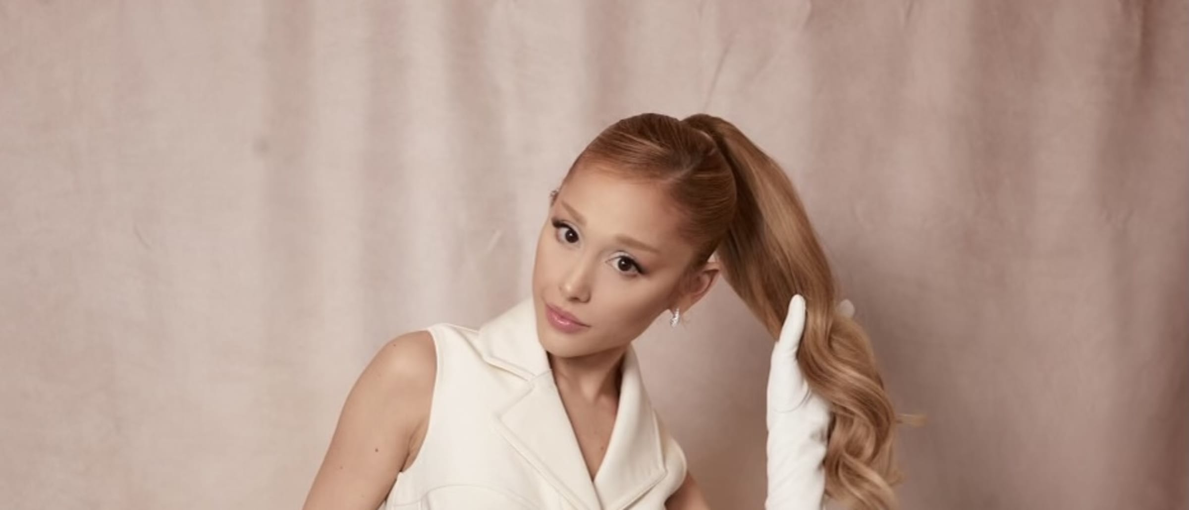 Ariana Grande Channels Glinda in Custom Atelier Versace at ‘Wicked’ Screening