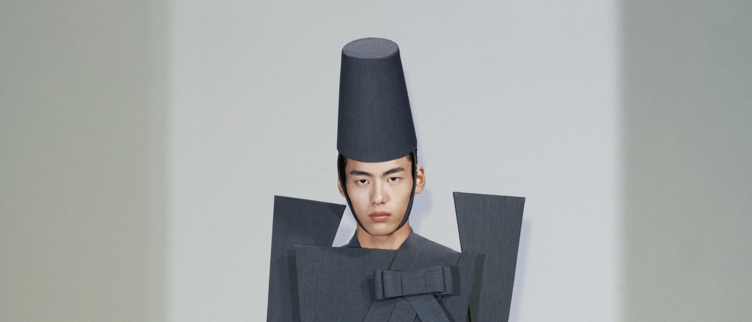 Xander Zhou Spring-Summer 2025 High-Tech Couture Bridges Centuries of Performance
