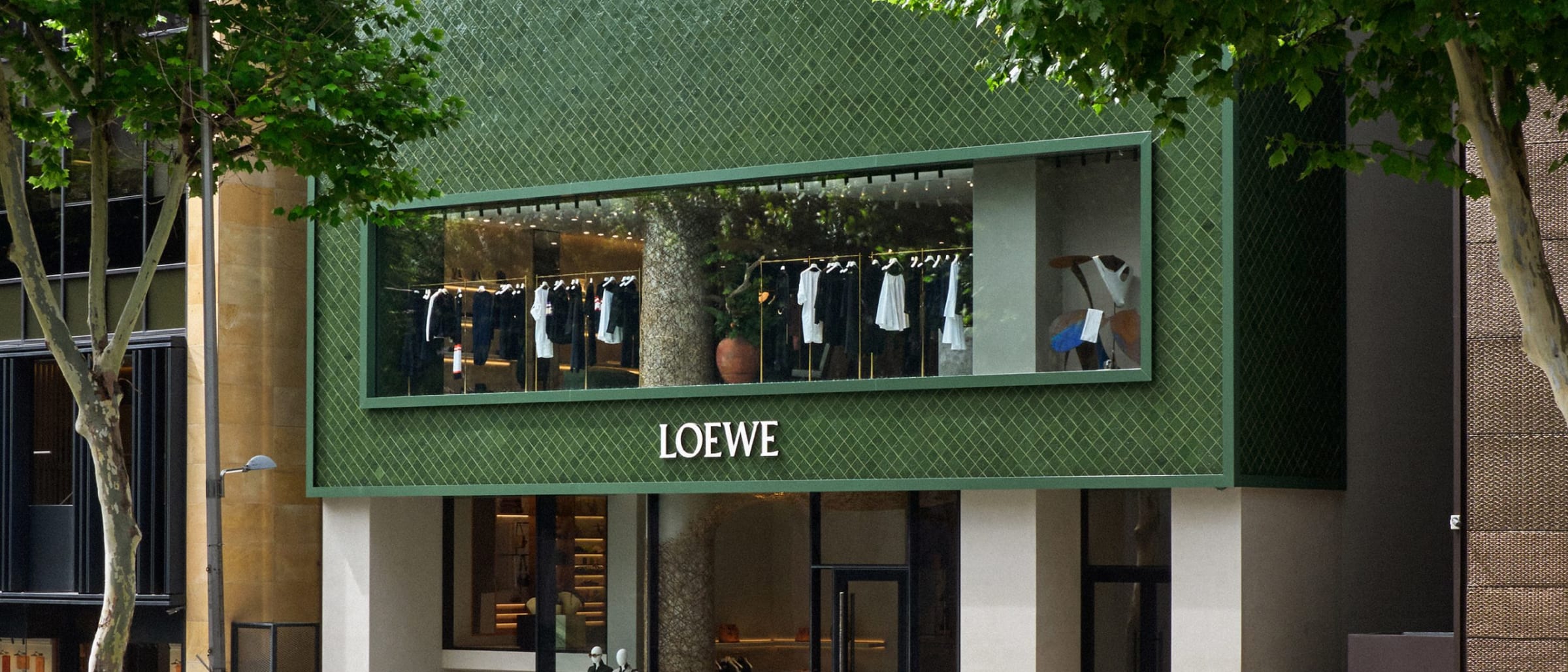 CASA LOEWE Seoul Debuts in Gangnam: Taylor Russell, Giselle, and Seventeen Light Up Star-Studded Opening