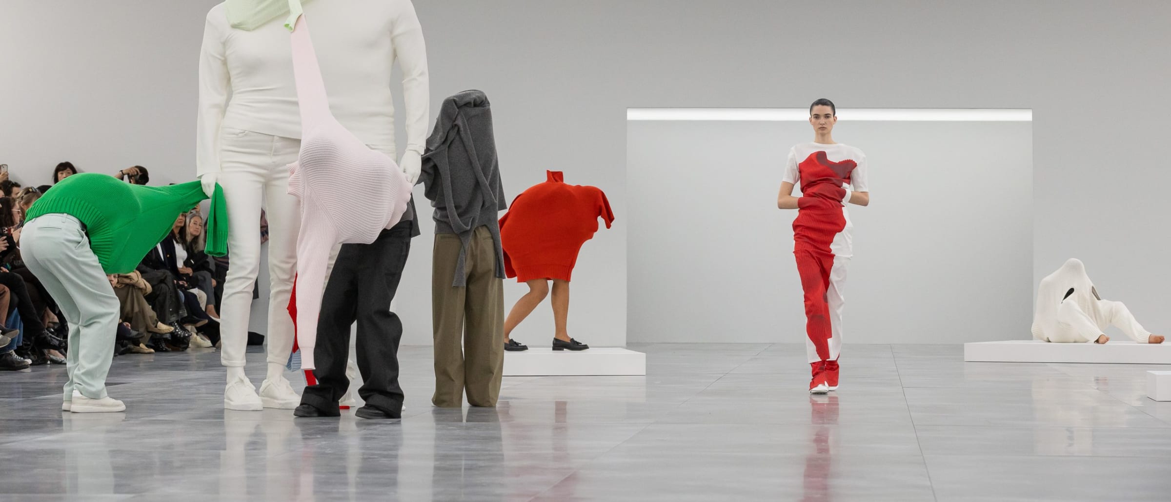 Issey Miyake FW25 “[N]either [N]or” Challenges Binaries with Utilitarian Designs