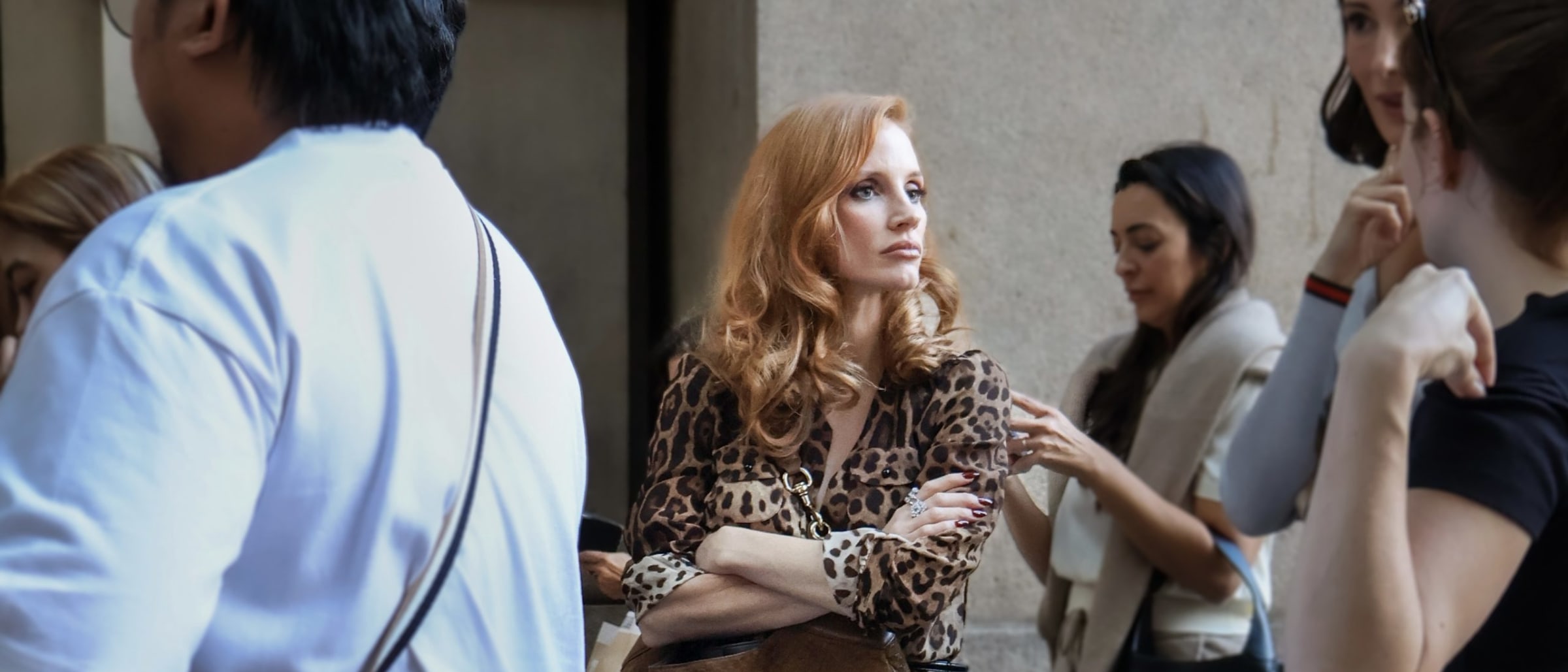 Jessica Chastain Illuminates Milan: The Oscar Winner’s Elegant Embrace of Gucci’s B Shoulder Bag and Jackie Notte Mini Bag