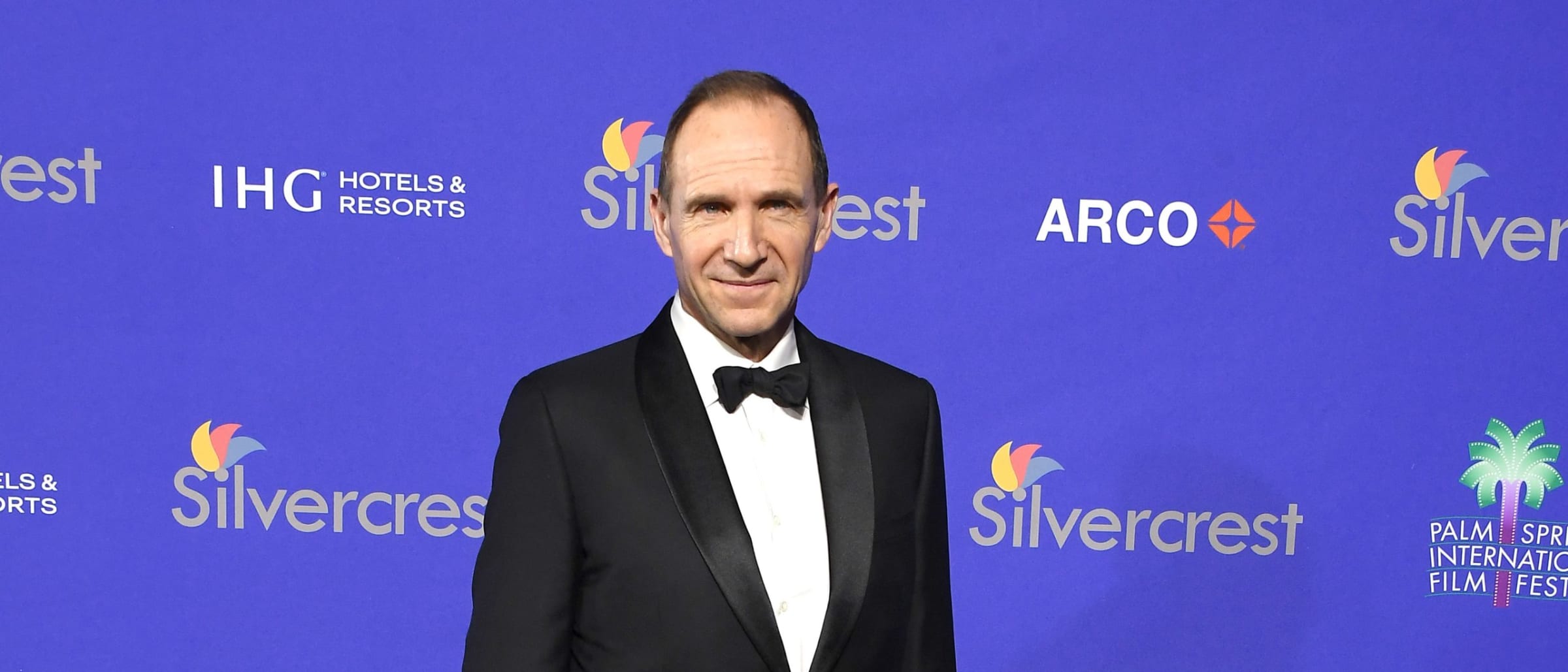 Jennifer Lopez Honored by ‘Maid in Manhattan’ Co-Star Ralph Fiennes at Palm Springs Festival