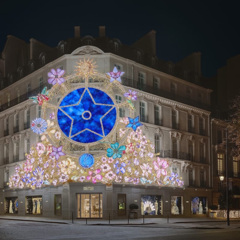 Dior Celebrates the Holidays with Spectacular Decor at 30 Montaigne