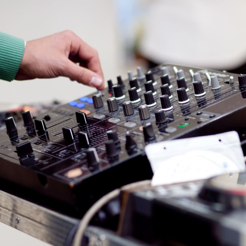 Diverse Income Streams: How Independent Artists Profit in 2025