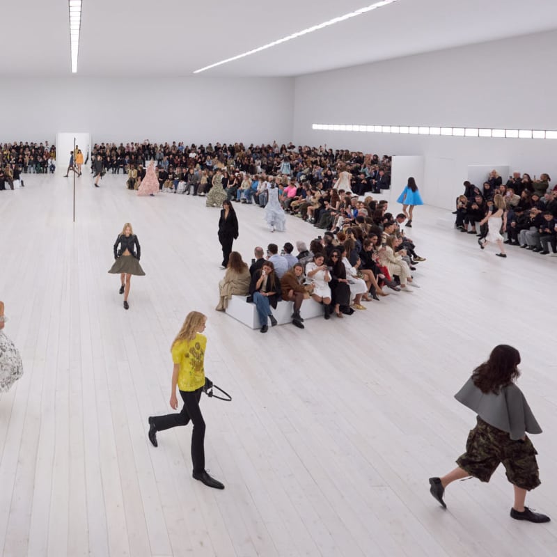 LOEWE Women’s Spring-Summer 2025: Jonathan Anderson’s Sculptural Minimalism Redefines Luxury at Paris Fashion Week