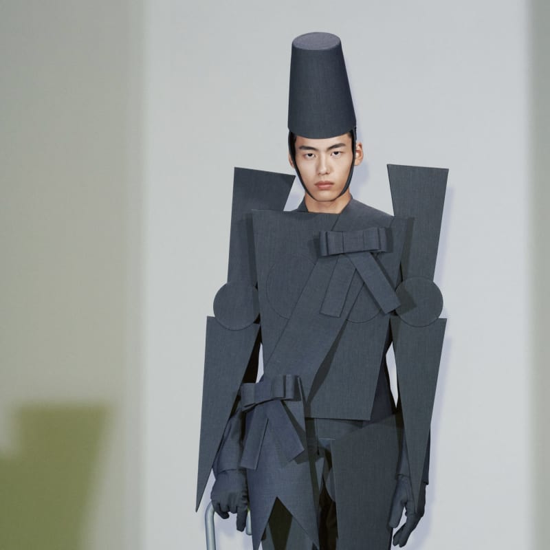 Xander Zhou Spring-Summer 2025 High-Tech Couture Bridges Centuries of Performance