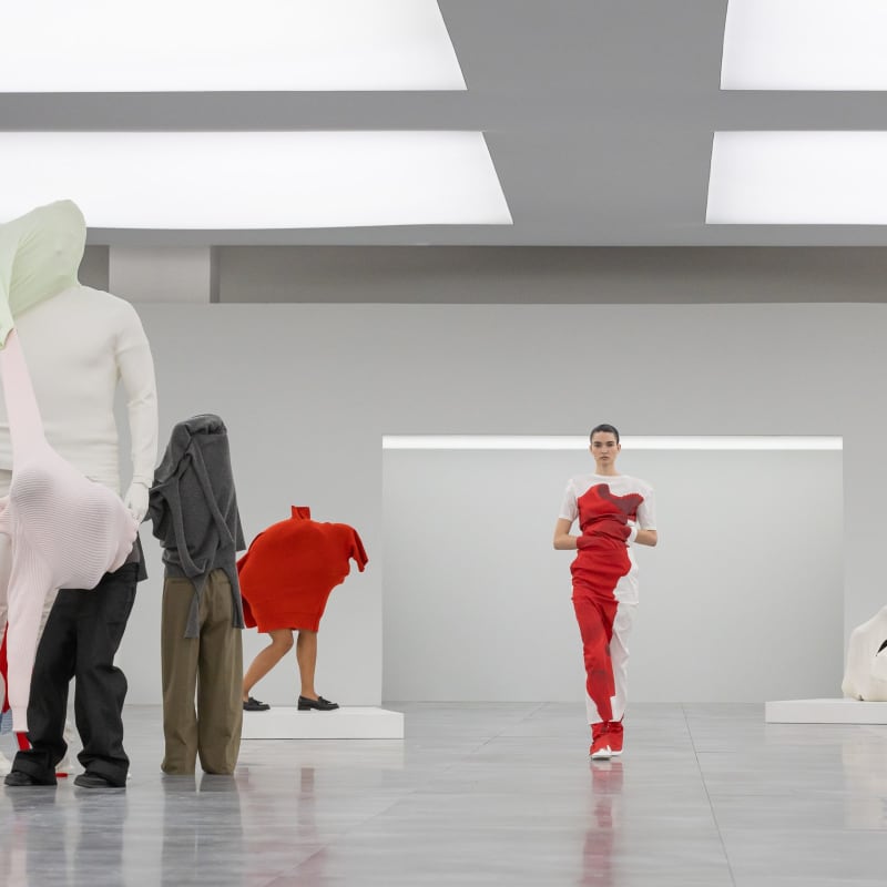 Issey Miyake FW25 “[N]either [N]or” Challenges Binaries with Utilitarian Designs