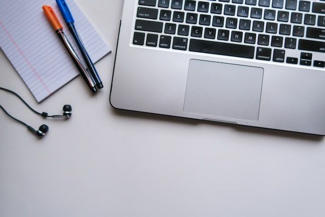 laptop and pen on the desk