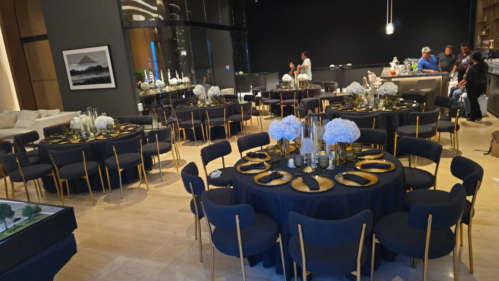Evento de ESINSA en el showroom de Distrito Futeca