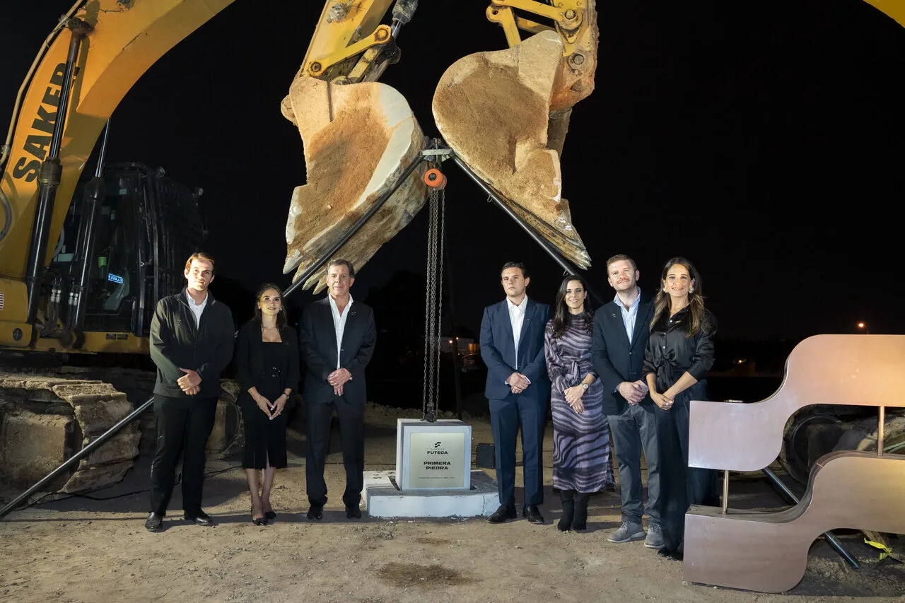 Colocación de la primera piedra