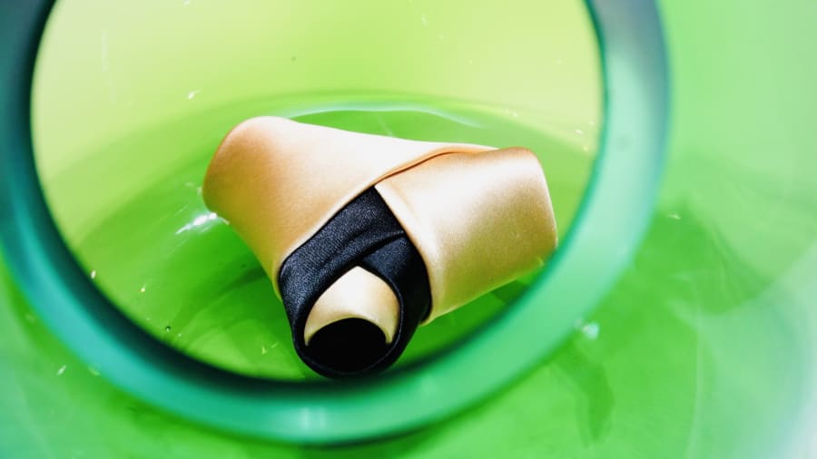 GC knot in green glass
