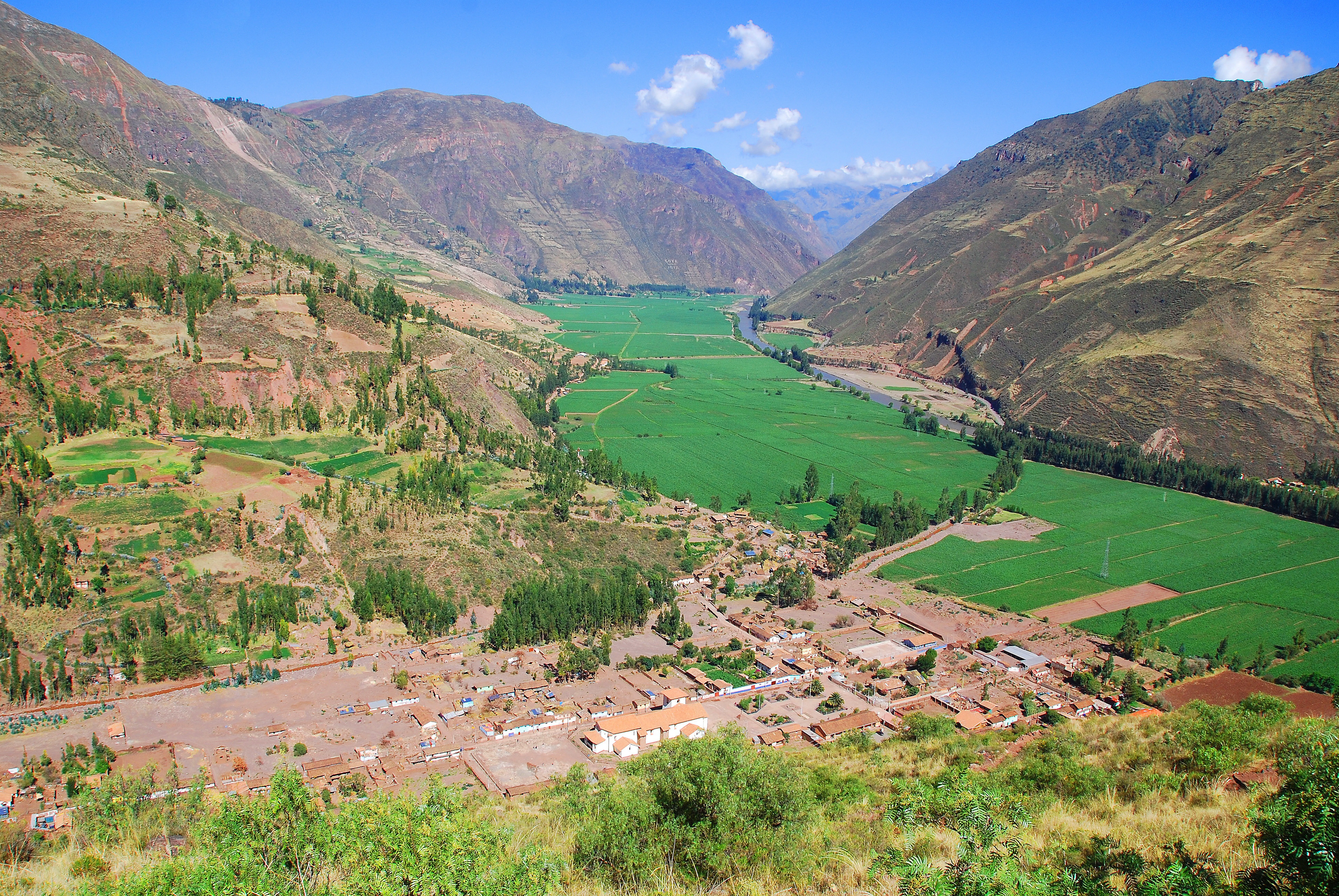 Day 3: Lima, Cusco & Sacred Valley (B, L)