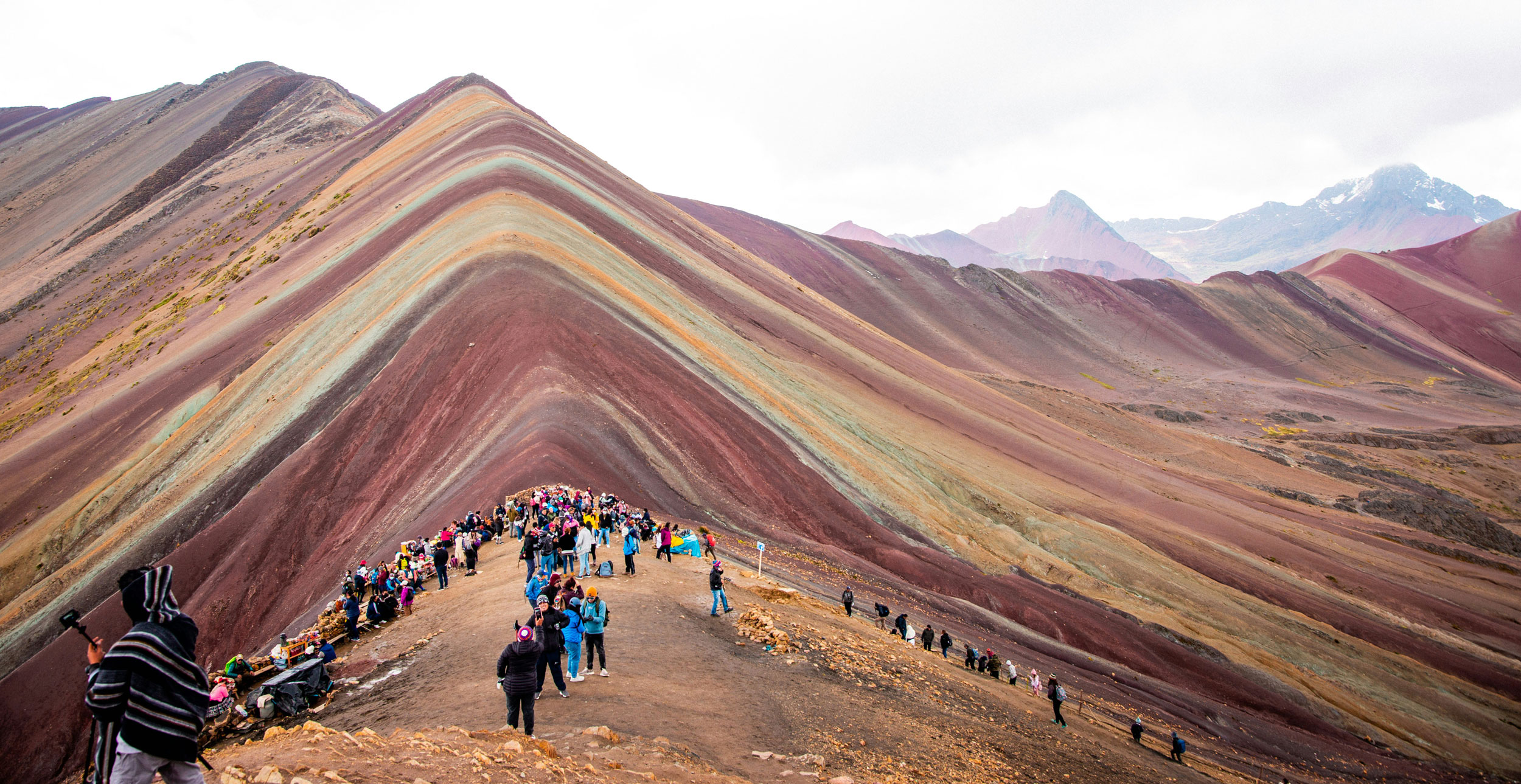 Vista panorámica de Vinicunca al amanecer