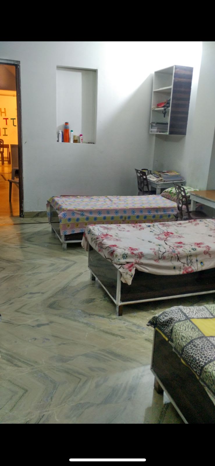 Elegance Pg Elegance B 75,near sudhama tea stall Kamla Nagar