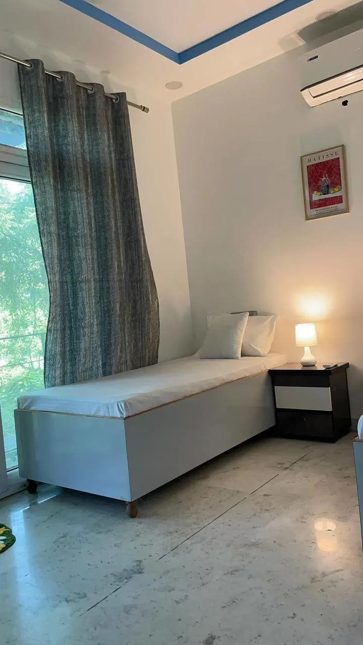 Girls Single room at Sleven Living A55 infront of Hansraj College PG in Malka Ganj, Delhi - MG-G-750971