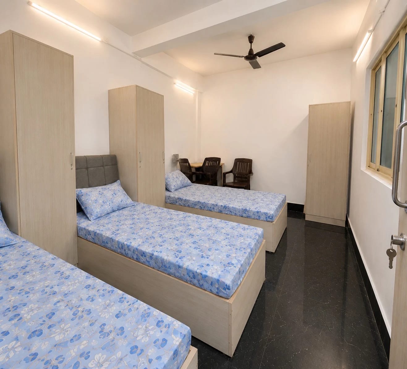 Boys Single room at Nestingo khushbu dhaba kolhapur road Ghanta ghar PG in Kamla Nagar, Delhi - KM-B-567381