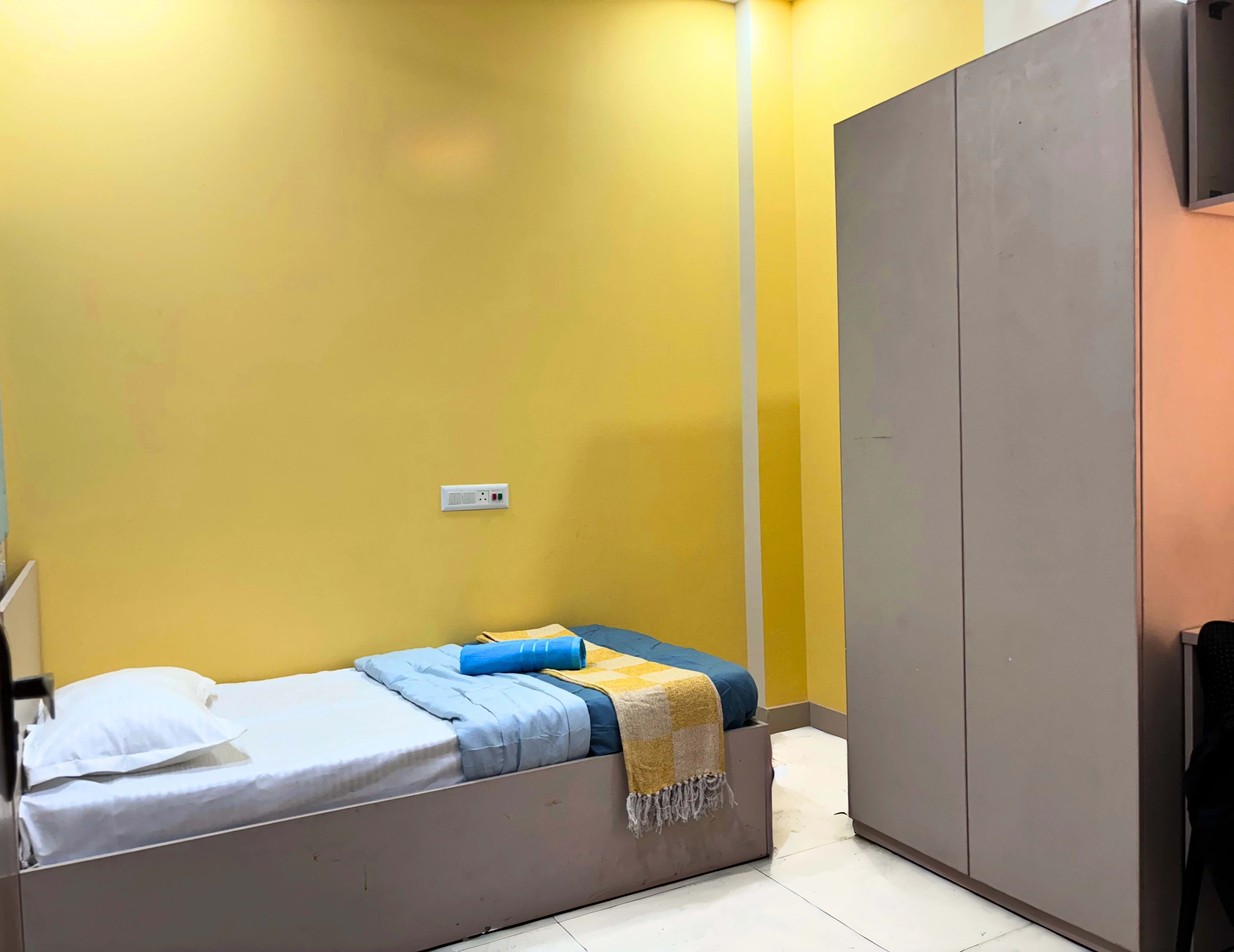 Girls Single room at Uniliv Hemlock H-20, Old Gupta Colony, Vijay Nagar PG in Vijay Nagar, Delhi - VN-G-540103