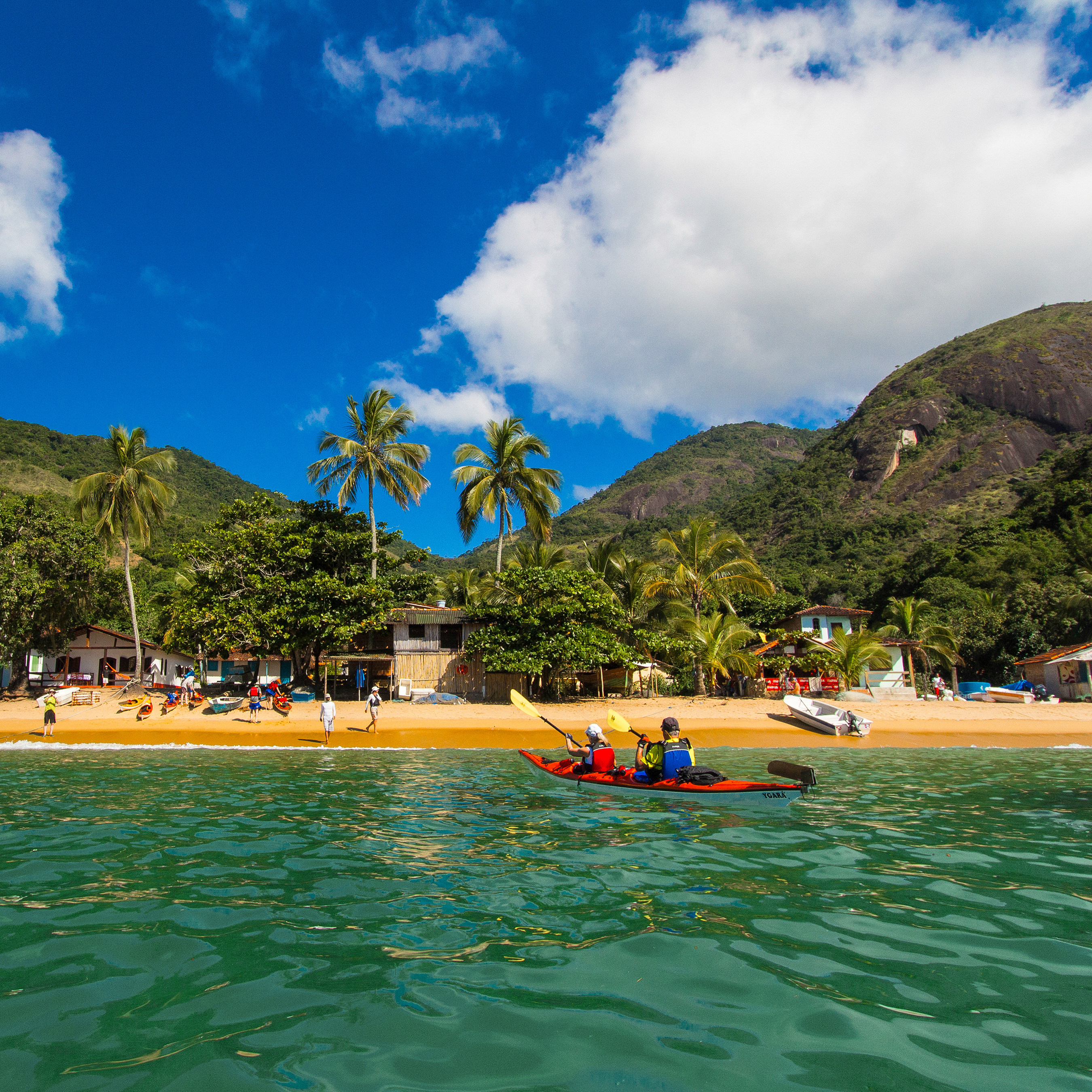 Kayaks landing at Pouso da Cajaiba