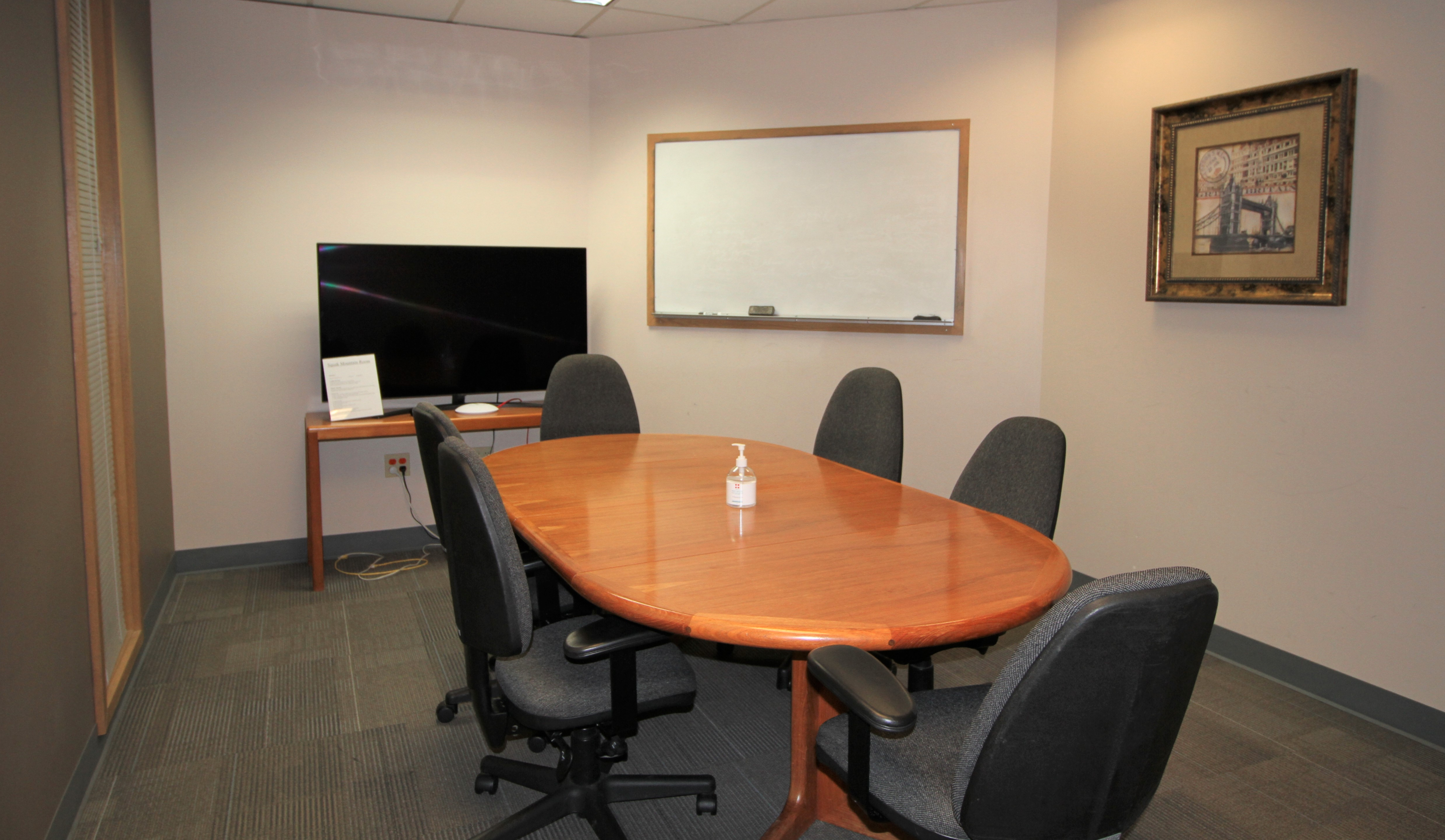 Squak Mountain Meeting Room with round table