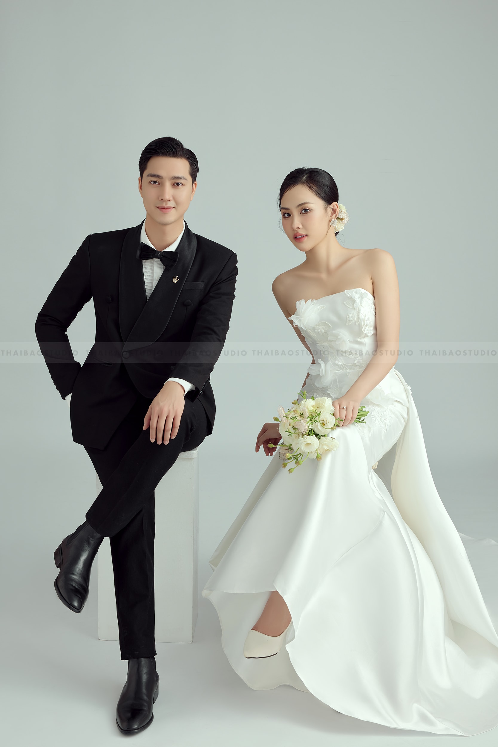 Studio Tráº¯ng XÃ¡m Nháº¹ NhÃ ng