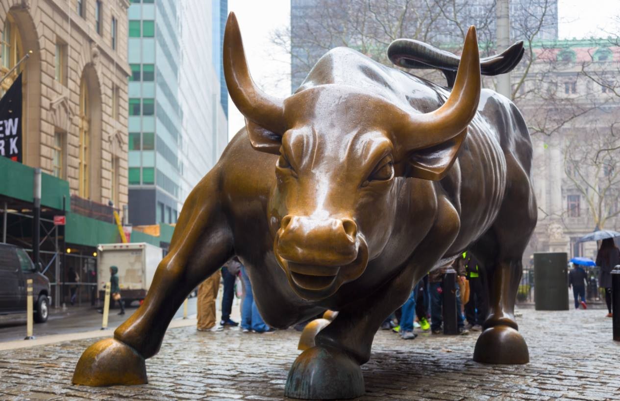 Queda nas bolsas de NY: sentimento do consumidor e tarifas preocupam mercado