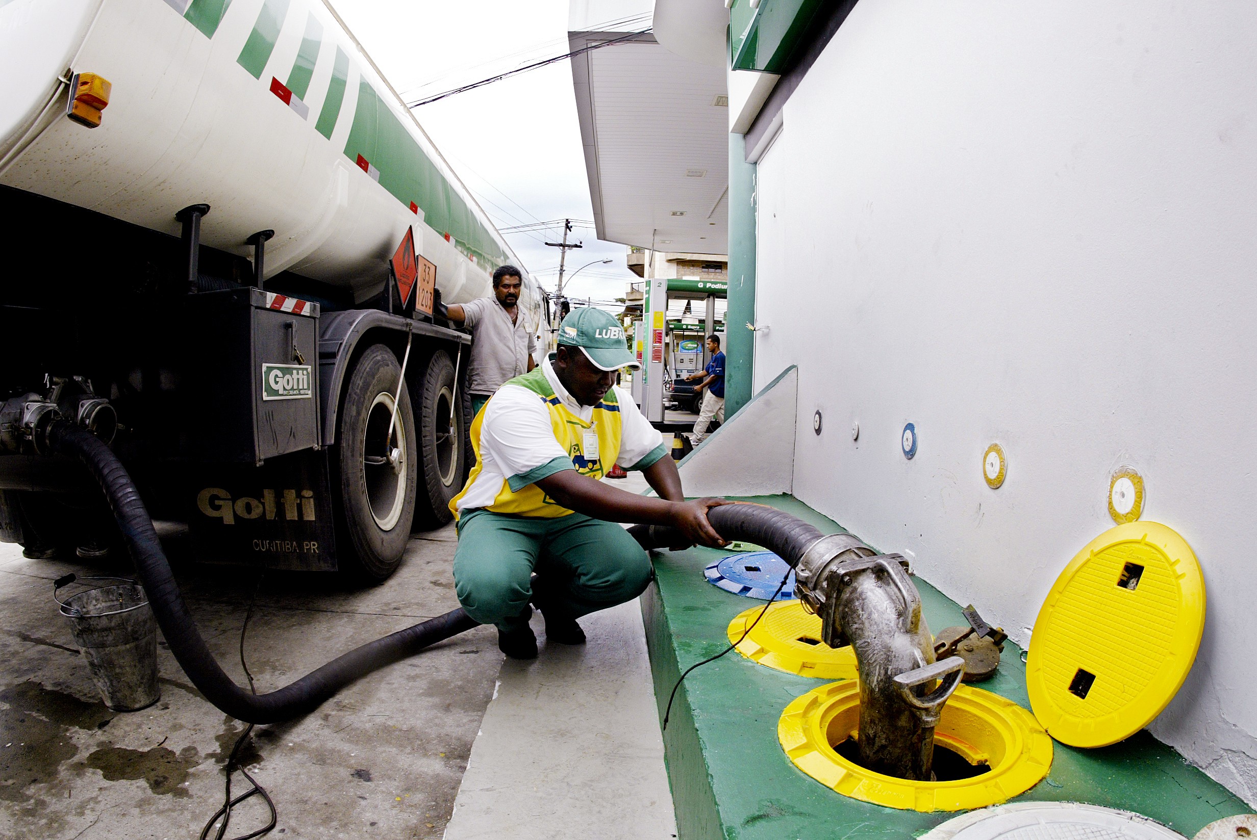 Petrobras anuncia queda de 6% nos preços de derivados no mercado interno no 4º trimestre