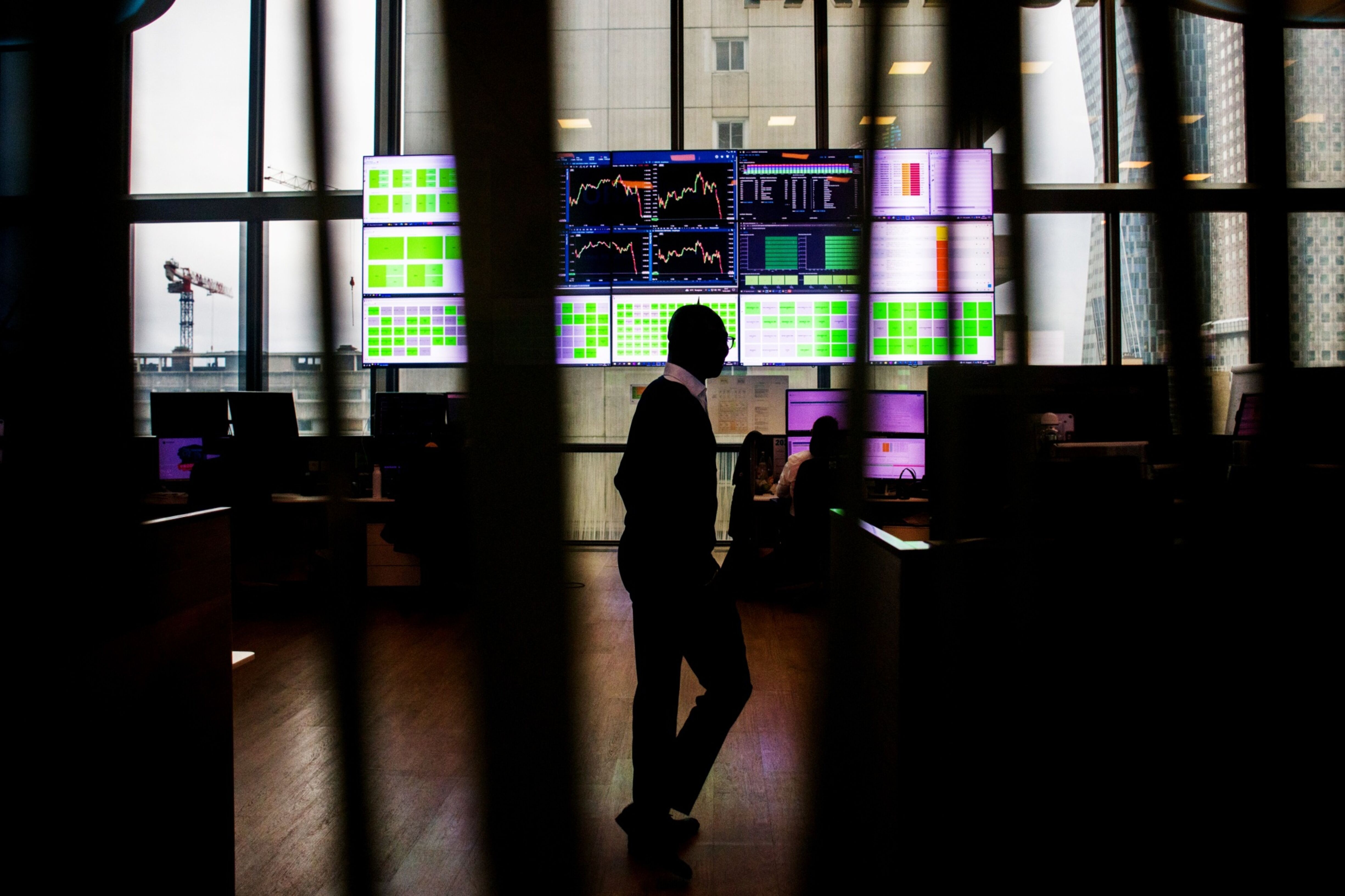 Mercados Europeus em Queda: Tarifas de Trump Impactam Bolsas