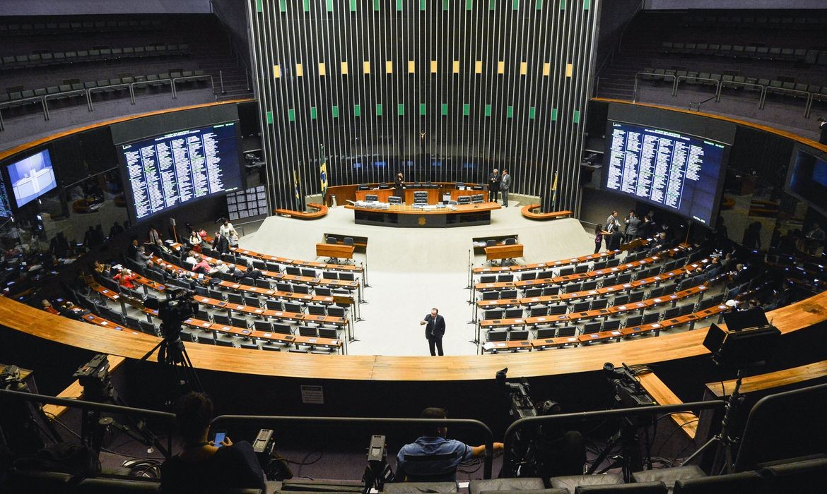 Câmara aprova isenção de exportação para microempresas e prazos de dívidas