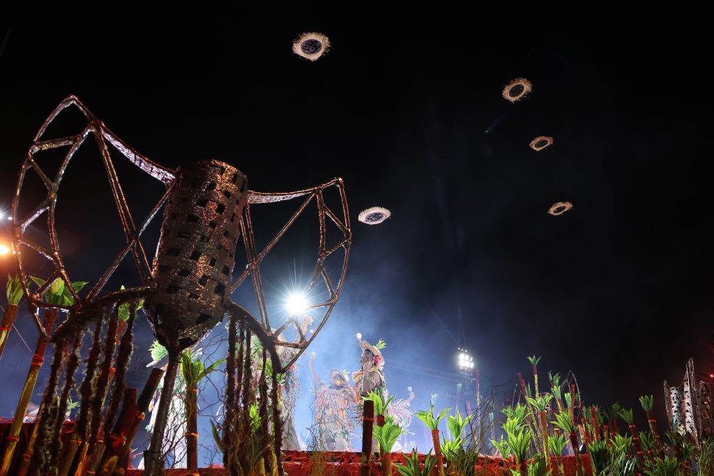 Drones e Tecnologia nos Desfiles de Carnaval 2025: Inovações em Foco