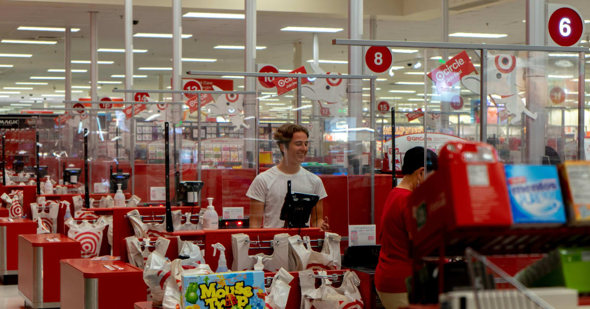 Por que o comportamento nas caixas de supermercados divide opiniões em [sua cidade]?