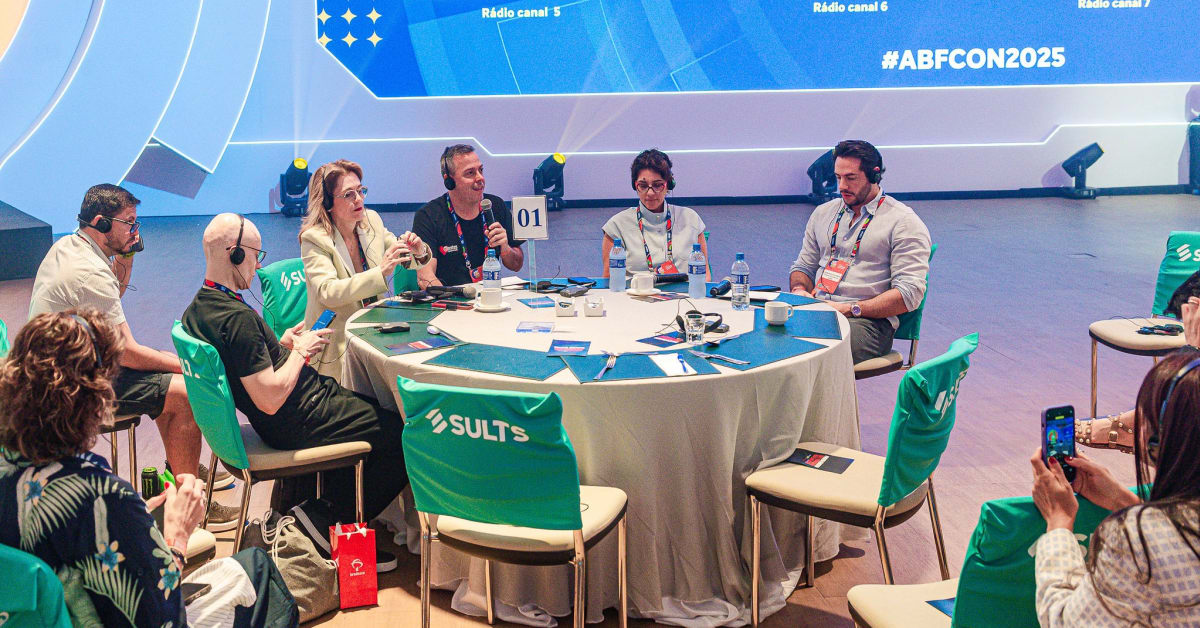 Como franquias estão fortalecendo a relação com franqueados em [sua localização]?