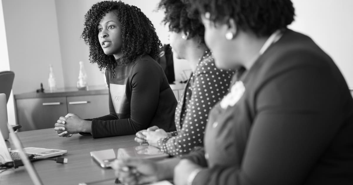 Por que apenas 4% dos conselheiros negros nas empresas ignoram 56% da população?