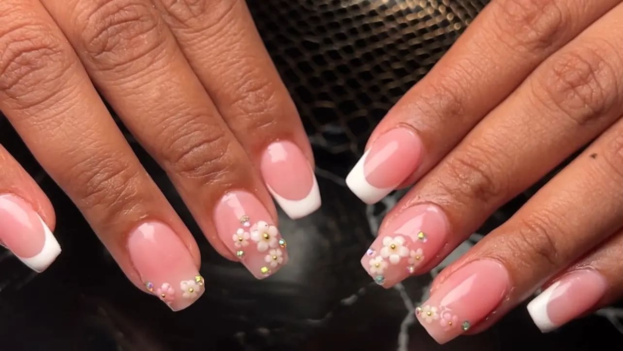The Q nail & Lahses studio & Academy