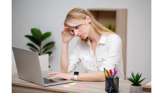 Practitioner facing a blank screen after a consultation
