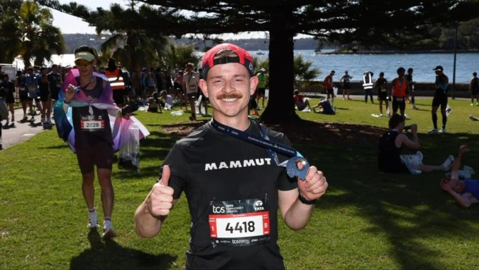 Schindler khi tham gia giải chạy. Ảnh: Nightly