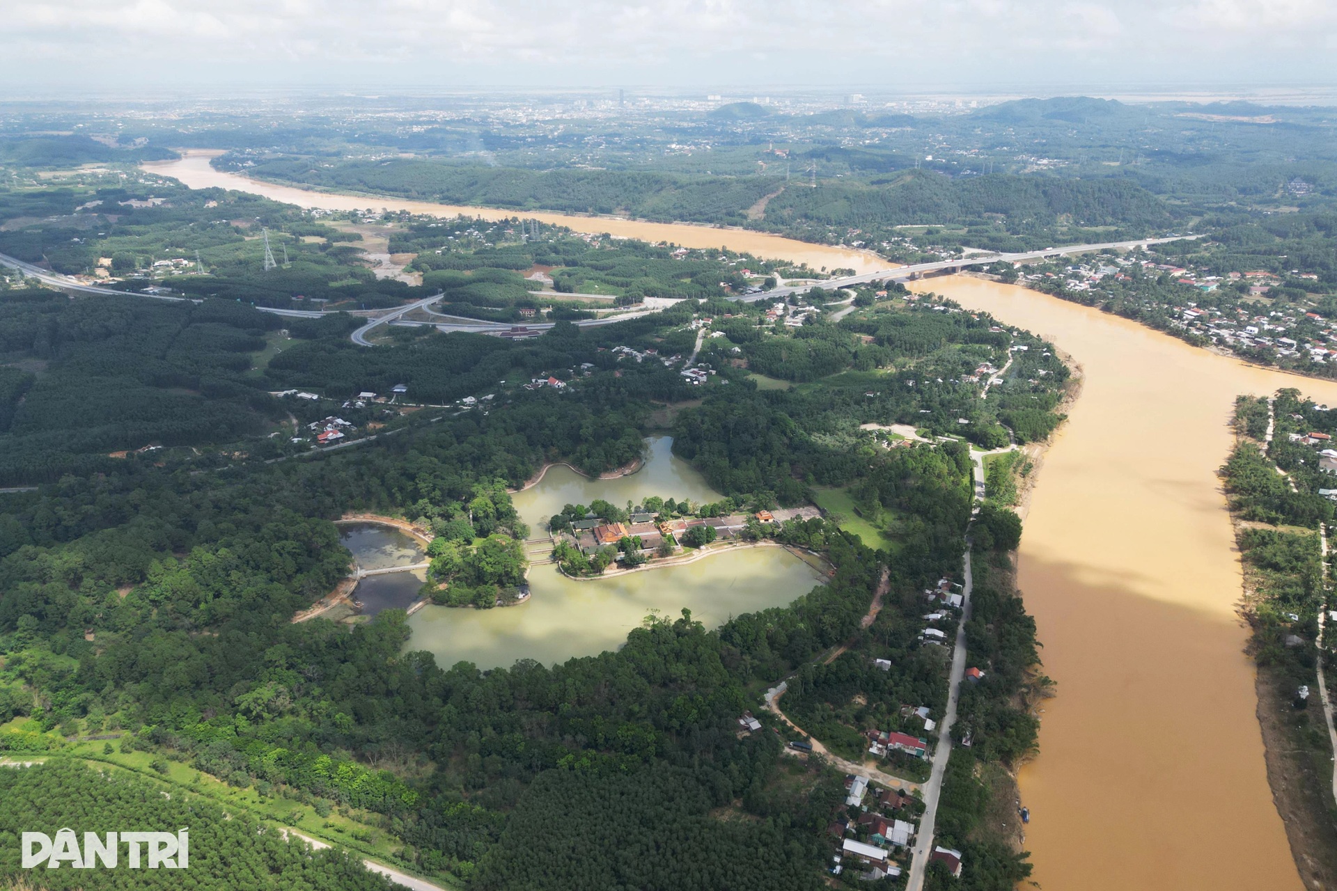 Hiện trạng cung đình, lăng tẩm triều Nguyễn sau các đợt mưa lũ kéo dài - 9