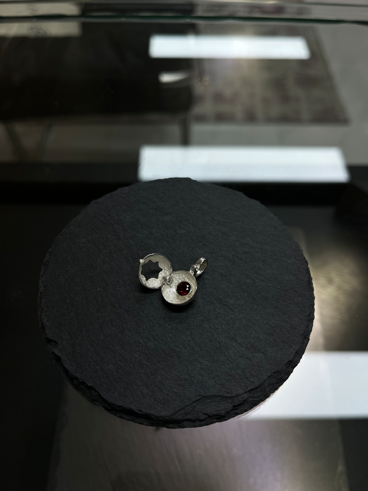 Pendant 1