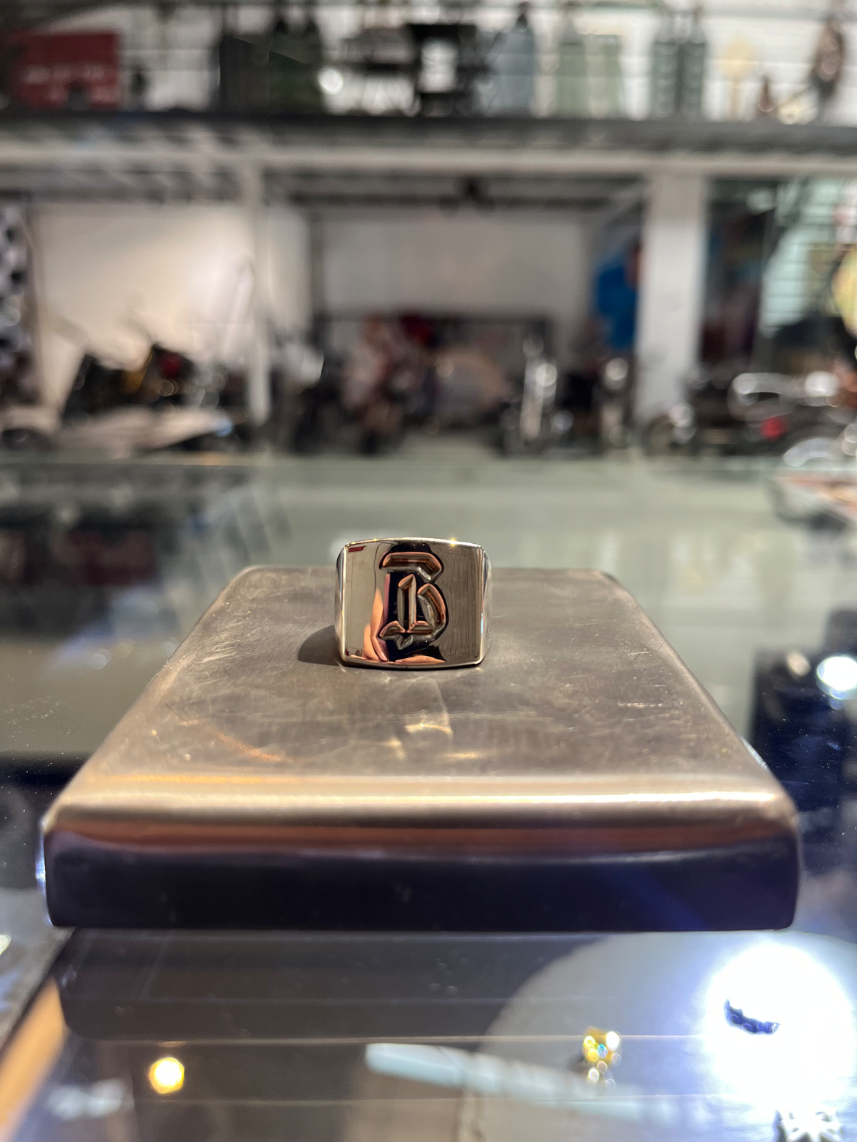 Ring square signet B