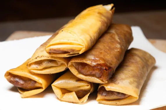 Micronesische lumpia Loempia's met Sojadip